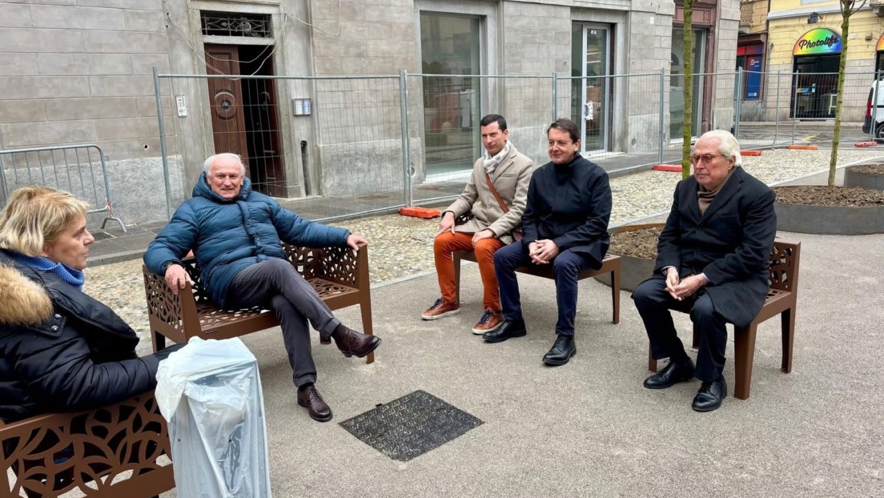 A Vercelli, piazza Ambrogio Alciati torna finalmente fruibile ai pedoni