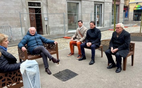 A Vercelli, piazza Ambrogio Alciati torna finalmente fruibile ai pedoni