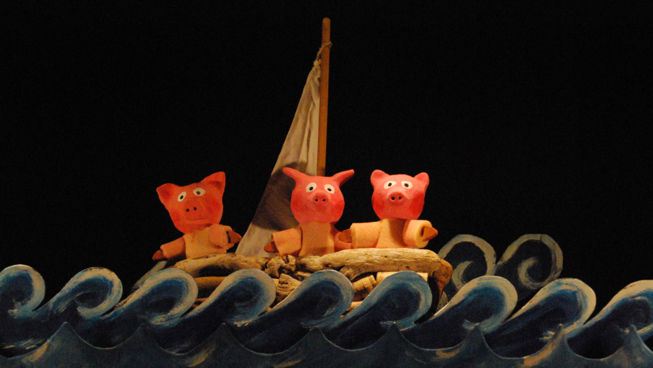 Rassegna Teatro in famiglia: in via Dante arriva lo spettacolo “I tre porcellini alla ricerca della felicità”