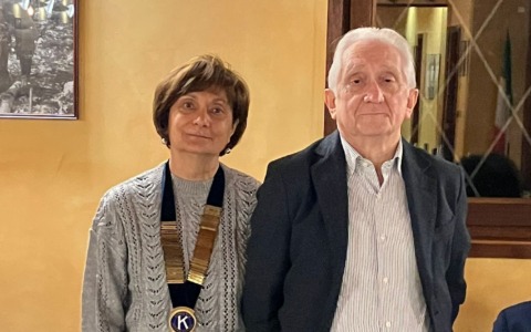 Storia e aneddoti del carnevale vercellese: gli aneddoti di Bruno Casalino alla conviviale Kiwanis