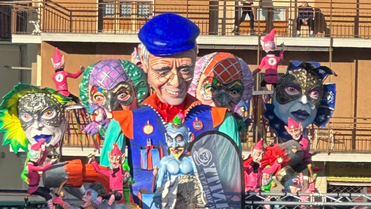 Che spettacolo il Carnevale Storico di Santhià! Una carrellata di foto della sfilata di domenica 15 febbraio
