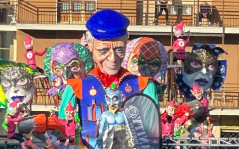 Che spettacolo il Carnevale Storico di Santhià! Una carrellata di foto della sfilata di domenica 15 febbraio