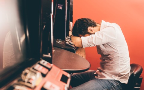 Ludopatie: la storia di chi è riuscito ad uscirne grazie all’Asl VC