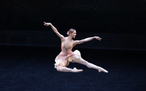 La prima ballerina della Scala Virna Toppi a Vercelli per Danzarte