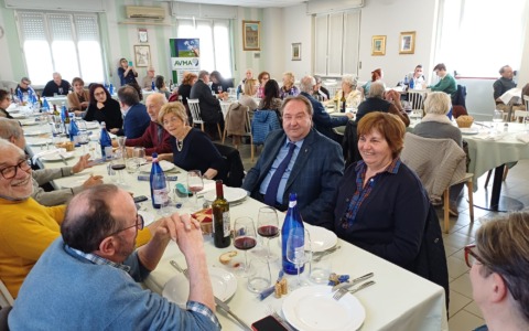 Pranzo di Pasqua per l’Associazione Vercellese Malati di Alzheimer
