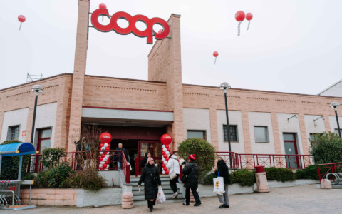 Riaperta la Coop di Trino, investiti quasi 2 milioni di euro per potenziare il centro commerciale