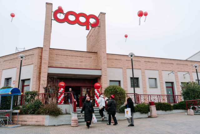 Riaperta la Coop di Trino, investiti quasi 2 milioni di euro per potenziare il centro commerciale