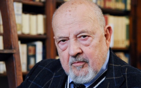 Sale l’attesa per Franco Cardini a Vercelli: San Francesco e il Medioevo protagonisti a Vercellae Hospitales