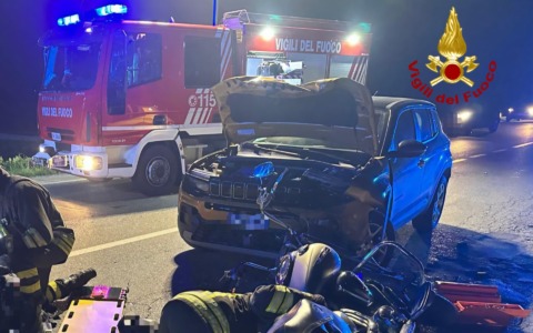 Auto contro moto: ferito il motociclista