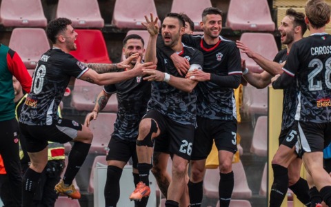 Triestina-Pro Vercelli 2-3, pagelle: passano allenatori, squadre e filosofie, ma Comi resta sempre indispensabile