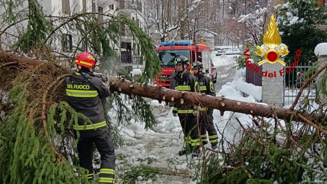 Proseguono gli interventi dei vigili del fuoco in Valsesia dopo l’intensa ondata di maltempo