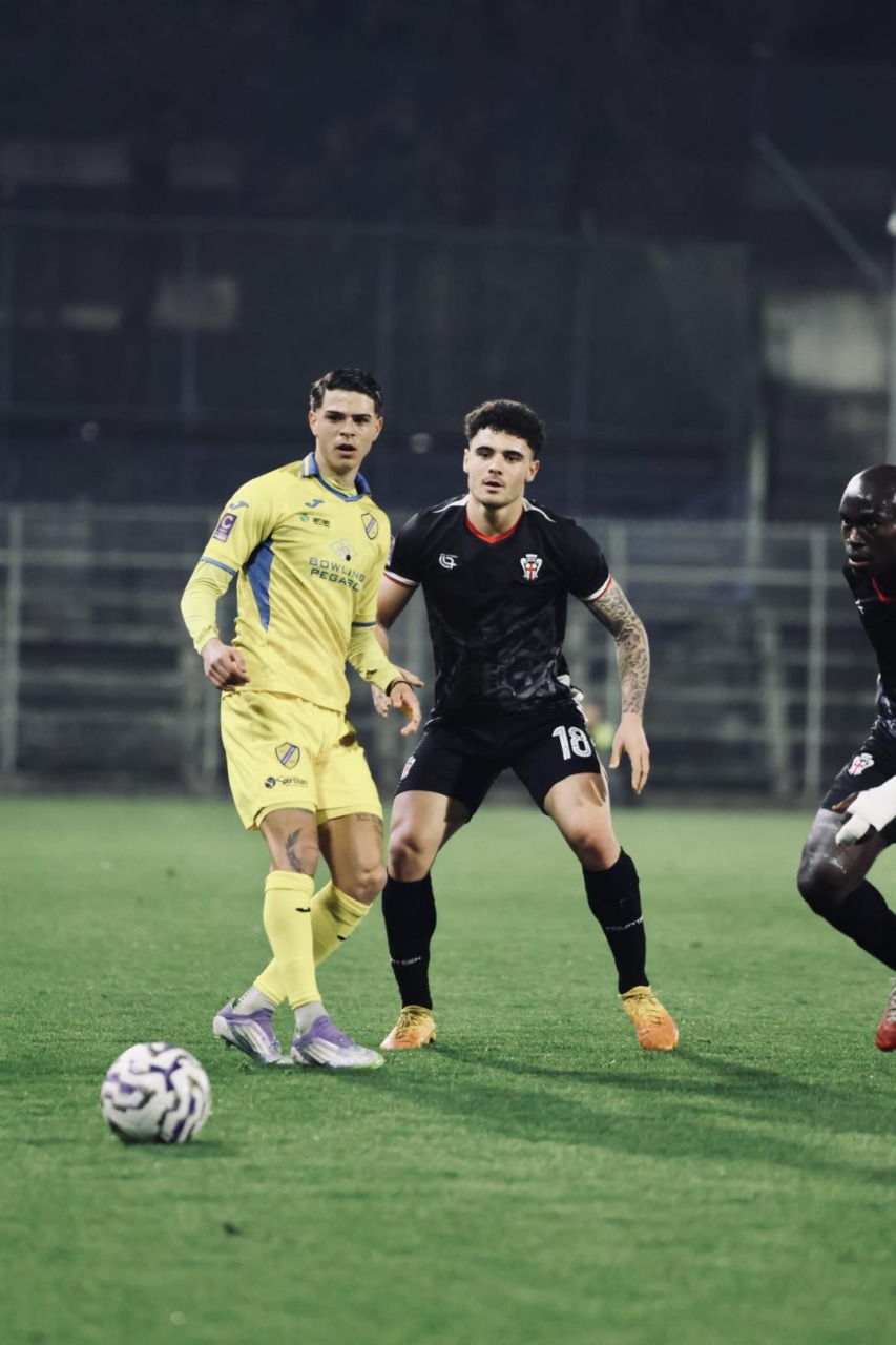 Pro Vercelli pessima in tutto e follia  di Santoni che preferisce Satriano  a Comi. La Pergolettese vince 2-1