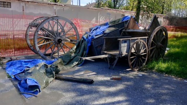 Uno strano parcheggio alla ex caserma Garrone
