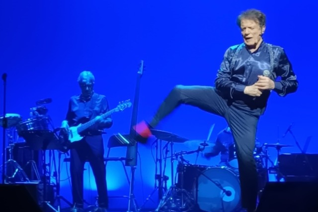 Massimo Ranieri: Un Volo Senza Fine al Teatro Civico