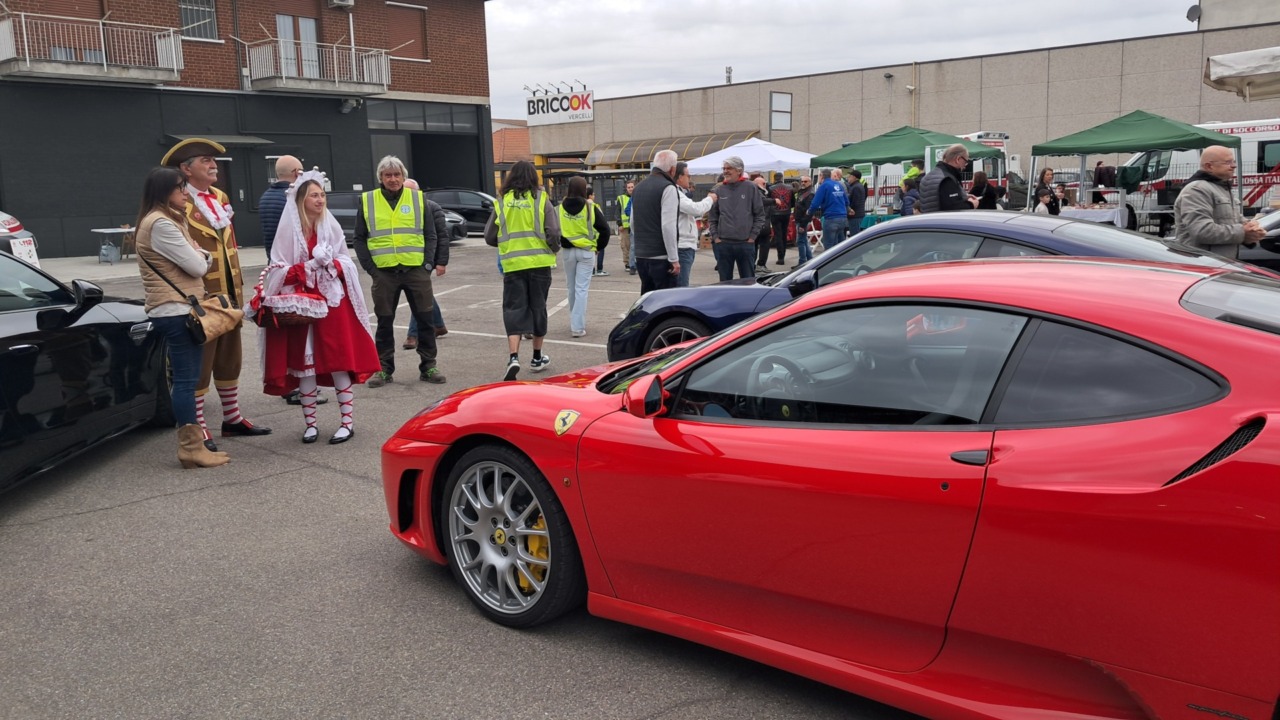 Supercar e festa solidale: Aop centra l’obiettivo