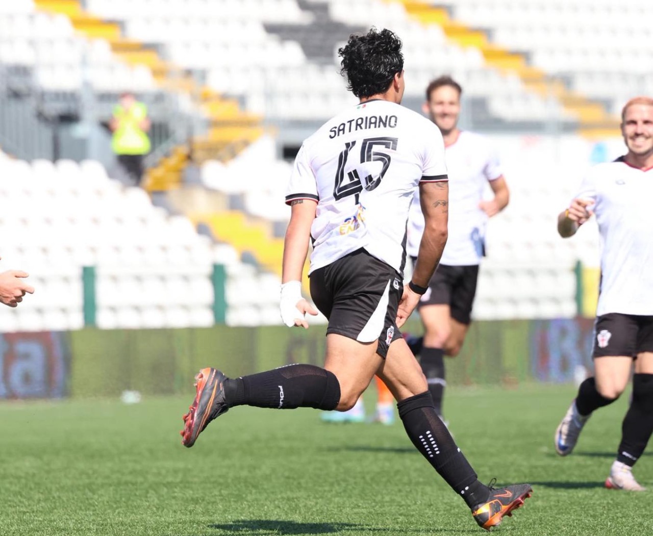 Pro Vercelli-Ospitaletto 1-0, pagelle: da 7 la prima gioia di Satriano e la solita grinta di Akpa Akpro