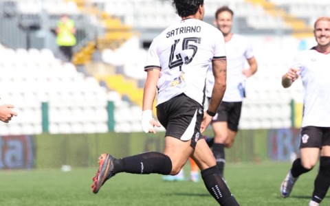 Pro Vercelli-Ospitaletto 1-0, pagelle: da 7 la prima gioia di Satriano e la solita grinta di Akpa Akpro