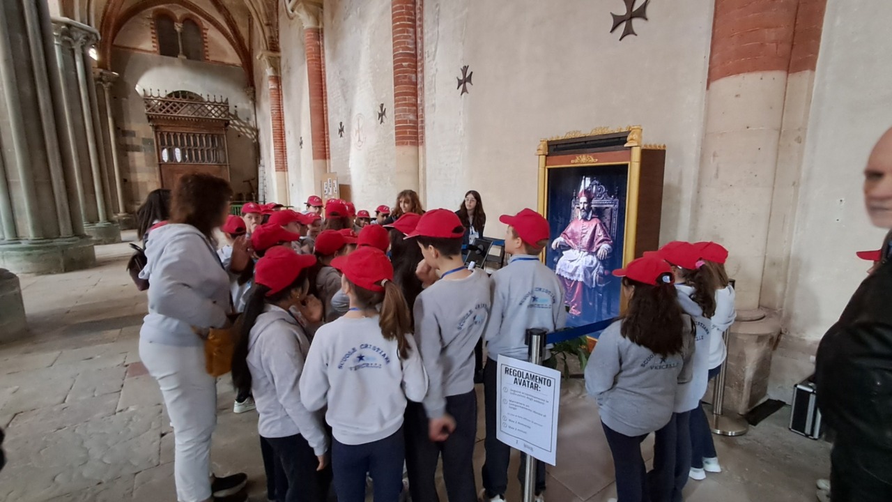 Vercellae Hospitales: l’avatar del Cardinale risponde agli scolari vercellesi