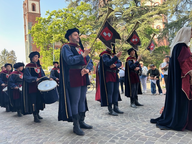 Cortei medievali a Vercellae Hospitales: un’ulteriore gallery delle sfilate che hanno incantato