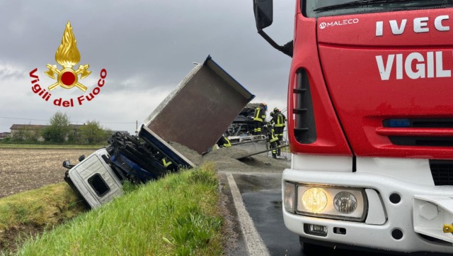 Incidente mortale tra Santhià e Carisio: il report e le immagini dei Vigili del Fuoco