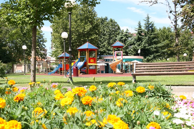 Parco Jacopo Durandi: a Santhià in arrivo nuovi giochi inclusivi, una nuova teleferica e la copertura per l’area giochi