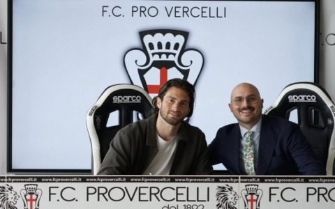 Pro Vercelli, ufficiale: Mattia Del Favero rinnova fino al 2028