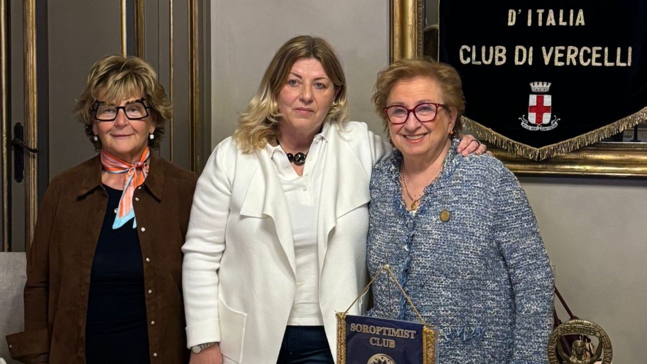 Soroptimist Vercelli: applausi e consensi per la serata con Enrica Gianotti