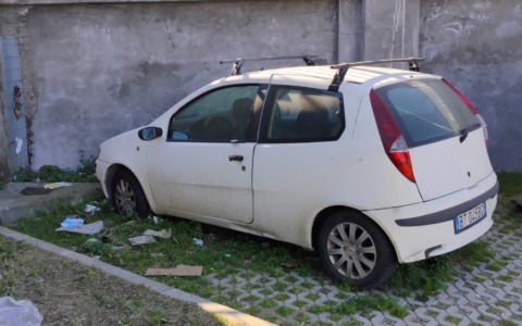 Rimosse alcune delle auto abbandonate da noi segnalate