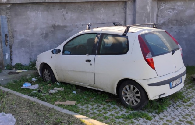 Rimosse alcune delle auto abbandonate da noi segnalate