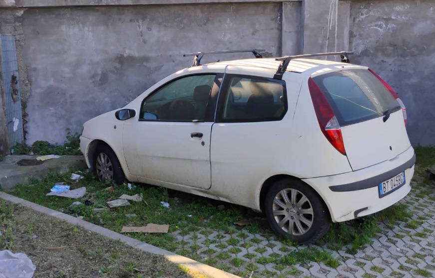 Rimosse alcune delle auto abbandonate da noi segnalate