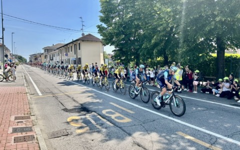 SPECIALE GIRO D’ITALIA – Il video dell’ingresso a Vercelli (dai Cappuccini) del cordone centrale della corsa