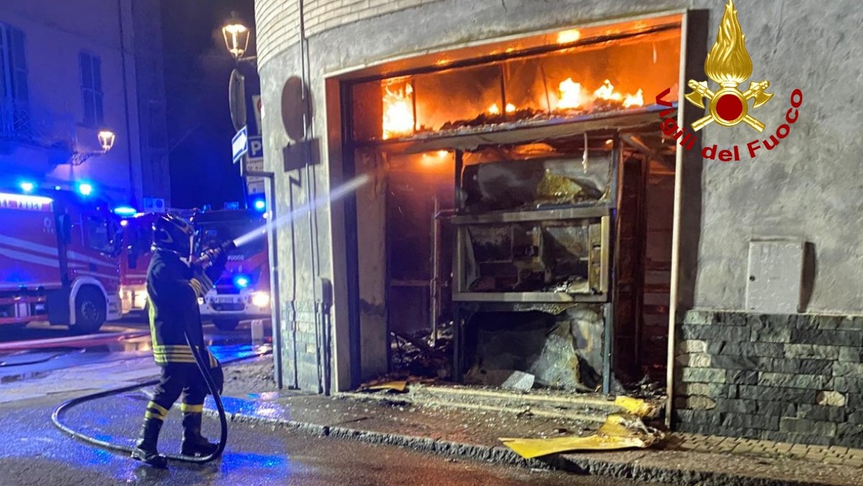 I Vigili del Fuoco di Vercelli in ausilio dei colleghi di Alessandria per il maxi incendio in centro a Casale