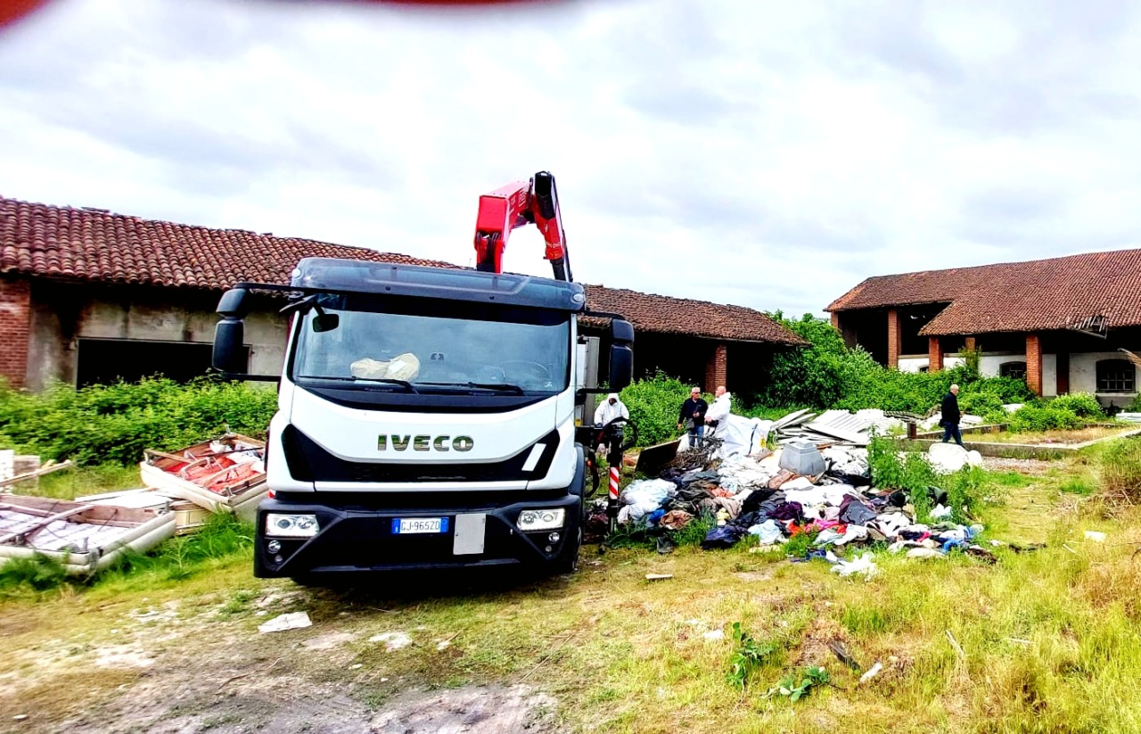 Via alla bonifica del cascinale invaso da eternit più volte segnalato da Notizia Oggi Vercelli