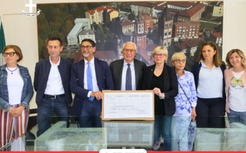 Camminata in Rosa: raccolti e consegnati 1200 euro al Centro Antiviolenza di Vercelli
