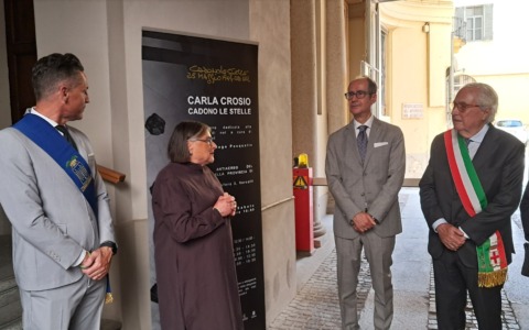 Cadono le stelle: installazione di Carla Crosio per esorcizzare le guerre
