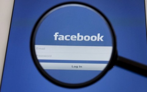 Pirati o imbecilli? Altri profili Facebook falsi con il nome del sindaco Scheda