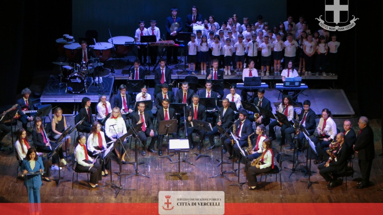 L’esordio della Banda della Città di Vercelli ha accompagnato la Festa della Repubblica