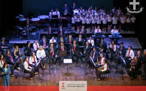 L’esordio della Banda della Città di Vercelli ha accompagnato la Festa della Repubblica