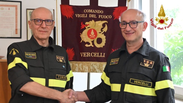 Giannace subentra a Giacalone: passaggio di consegne al Comando dei Vigili del Fuoco di Vercelli