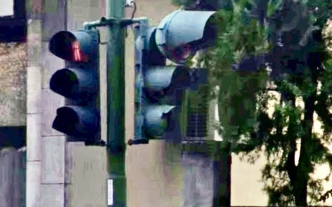 Incidente e centralina danneggiata: spento il semaforo tra corso Italia e corso Marconi