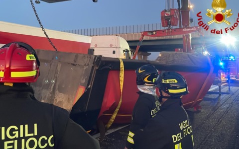 Incidente stradale sulla A4 a Villarboit, intervengono i Vigili del Fuoco