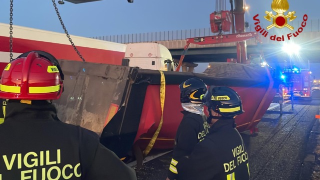 Incidente stradale sulla A4 a Villarboit, intervengono i Vigili del Fuoco