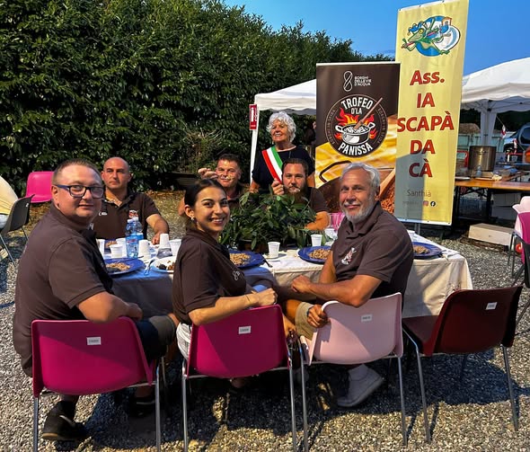 Strepitoso successo del Terefest a Santhià. “Ja Scapa da Cà” e la loro panissa vincono l’edizione 2026