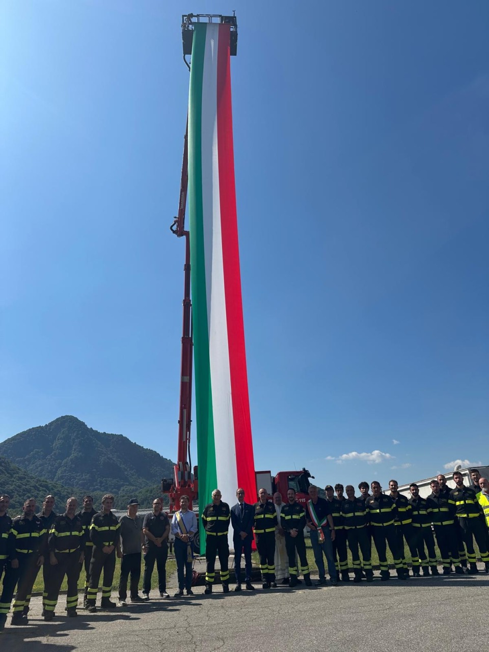 Inaugurato a Varallo il nuovo mezzo antincendio dei Vigili del Fuoco