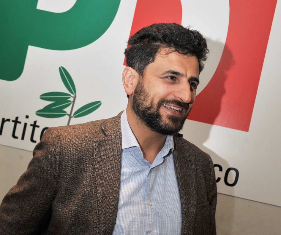 Cori “fascisti” alla Festa di Trino, Rossi (PD Piemonte) risponde a Pane: «Il fascismo è un crimine. Voltarsi dall’altra parte significa essere complici»
