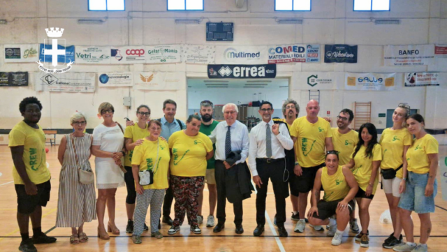 Il sindaco Scheda in visita al Centro estivo comunale di Vercelli in occasione della festa conclusiva