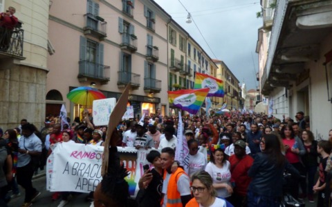 Sostegno al Pride – la decisione della Giunta Scheda, pubblicata in anteprima su Notizia Oggi Vercelli, solleva un polverone