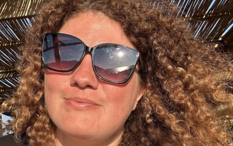 Manuela Naso (PD) contesta il tetto agli stranieri in classe: “Propaganda sulla pelle dei ragazzi”