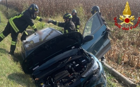 Incidente stradale a Tronzano Vercellese: intervengono i Vigili del Fuoco