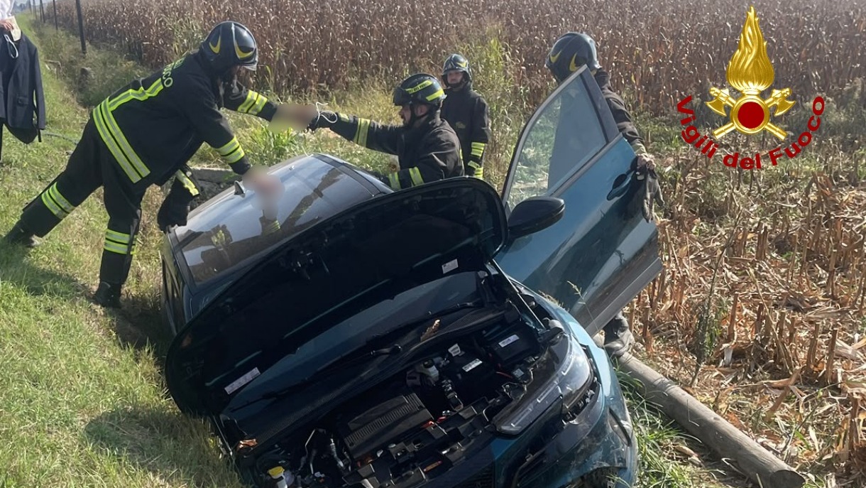 Incidente stradale a Tronzano Vercellese: intervengono i Vigili del Fuoco
